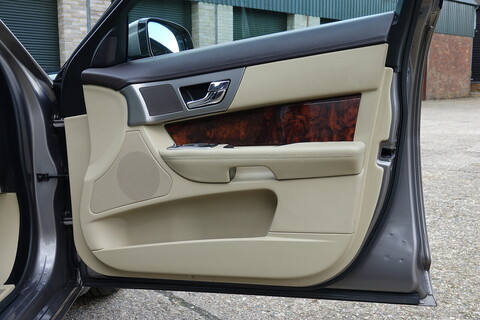 3.0d V6 Luxury Saloon 4dr Diesel Auto Euro 5 (240 ps)