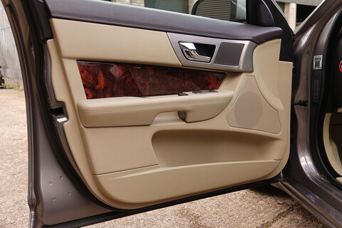 3.0d V6 Luxury Saloon 4dr Diesel Auto Euro 5 (240 ps)