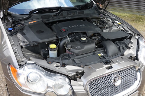 3.0d V6 Luxury Saloon 4dr Diesel Auto Euro 5 (240 ps)