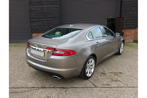 3.0d V6 Luxury Saloon 4dr Diesel Auto Euro 5 (240 ps)