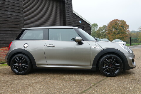 MINI Cooper S 2.0i John Cooper Works 6 Speed Manual (JCW Pro Exhaust, Media XL, Full Carbon Leather +++)