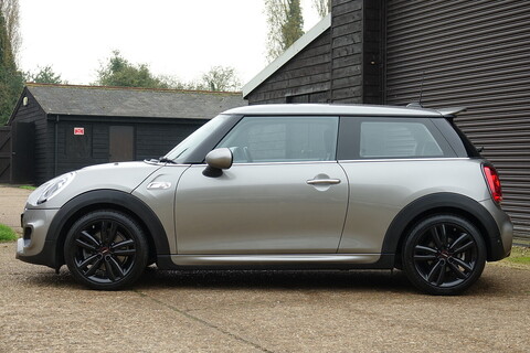MINI Cooper S 2.0i John Cooper Works 6 Speed Manual (JCW Pro Exhaust, Media XL, Full Carbon Leather +++)