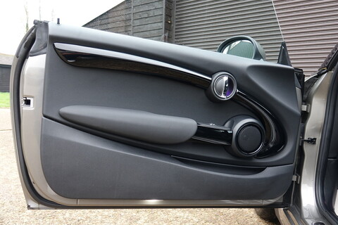 MINI Cooper S 2.0i John Cooper Works 6 Speed Manual (JCW Pro Exhaust, Media XL, Full Carbon Leather +++)