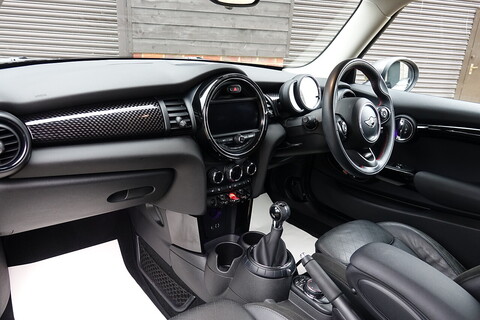 MINI Cooper S 2.0i John Cooper Works 6 Speed Manual (JCW Pro Exhaust, Media XL, Full Carbon Leather +++)