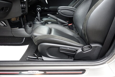 MINI Cooper S 2.0i John Cooper Works 6 Speed Manual (JCW Pro Exhaust, Media XL, Full Carbon Leather +++)