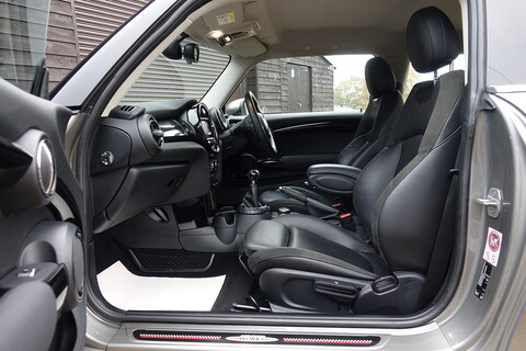 MINI Cooper S 2.0i John Cooper Works 6 Speed Manual (JCW Pro Exhaust, Media XL, Full Carbon Leather +++)