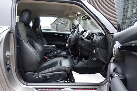 MINI Cooper S 2.0i John Cooper Works 6 Speed Manual (JCW Pro Exhaust, Media XL, Full Carbon Leather +++)