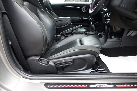 MINI Cooper S 2.0i John Cooper Works 6 Speed Manual (JCW Pro Exhaust, Media XL, Full Carbon Leather +++)