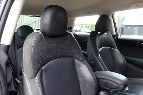 MINI Cooper S 2.0i John Cooper Works 6 Speed Manual (JCW Pro Exhaust, Media XL, Full Carbon Leather +++)