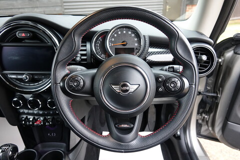 MINI Cooper S 2.0i John Cooper Works 6 Speed Manual (JCW Pro Exhaust, Media XL, Full Carbon Leather +++)