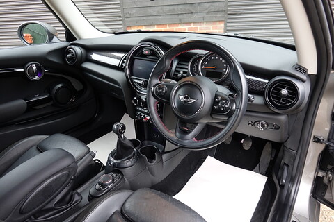 MINI Cooper S 2.0i John Cooper Works 6 Speed Manual (JCW Pro Exhaust, Media XL, Full Carbon Leather +++)