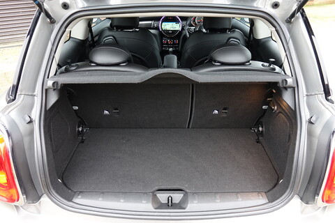 MINI Cooper S 2.0i John Cooper Works 6 Speed Manual (JCW Pro Exhaust, Media XL, Full Carbon Leather +++)