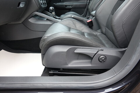 R32 Hatchback 3.2 Semi Auto Petrol