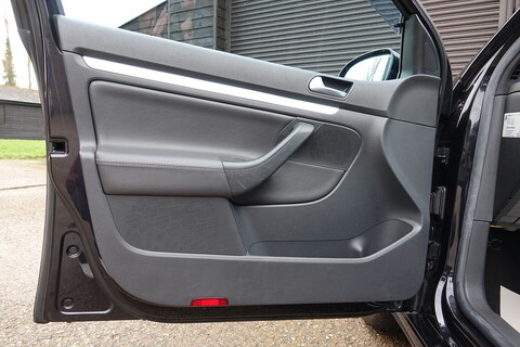 R32 Hatchback 3.2 Semi Auto Petrol