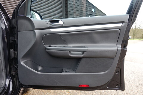 R32 Hatchback 3.2 Semi Auto Petrol