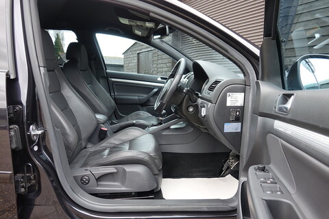 R32 Hatchback 3.2 Semi Auto Petrol