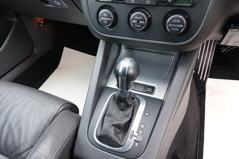 R32 Hatchback 3.2 Semi Auto Petrol