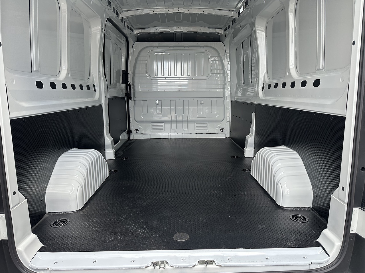 New Maxus Deliver LH Lux FWD P/V For Sale in Merseyside (N1767 - Main Image