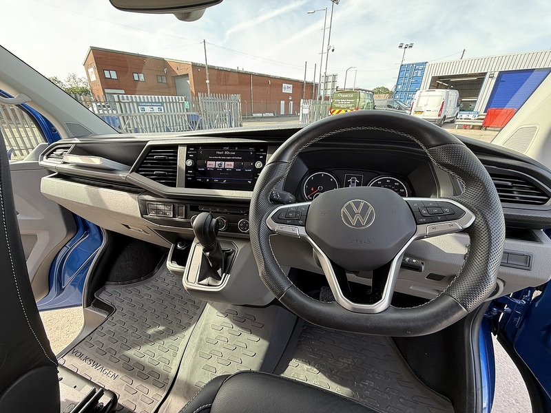 Volkswagen Transporter R T32 SWB DIESEL 2.0 BITDI 204 HIGHLINE KOMBI T32 SWB BITDI 204 HIGHLINE - N2193