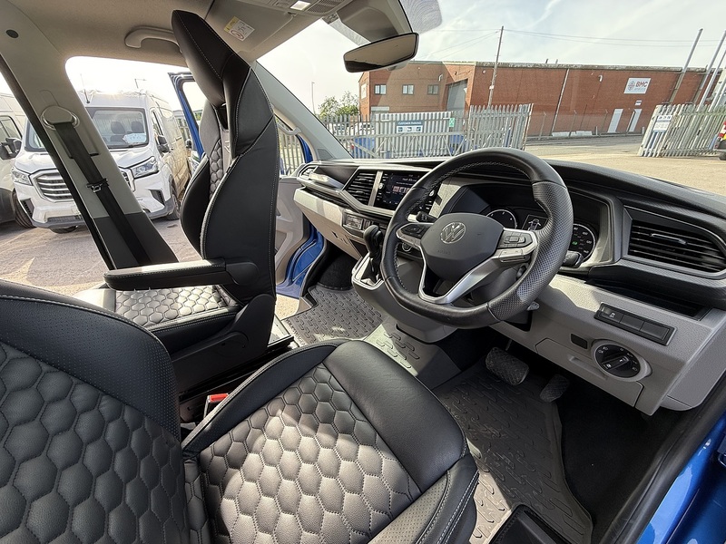 Volkswagen Transporter R T32 SWB DIESEL 2.0 BITDI 204 HIGHLINE KOMBI T32 SWB BITDI 204 HIGHLINE - N2193