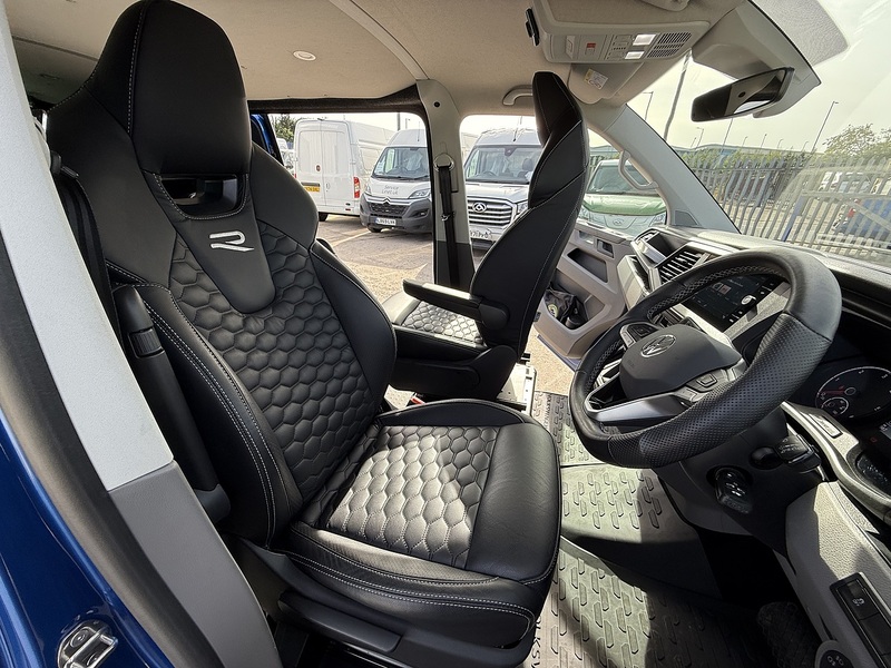 Volkswagen Transporter R T32 SWB DIESEL 2.0 BITDI 204 HIGHLINE KOMBI T32 SWB BITDI 204 HIGHLINE - N2193