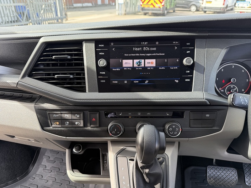 Volkswagen Transporter R T32 SWB DIESEL 2.0 BITDI 204 HIGHLINE KOMBI T32 SWB BITDI 204 HIGHLINE - N2193