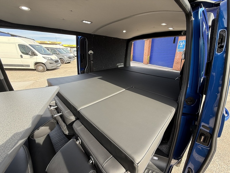 Volkswagen Transporter R T32 SWB DIESEL 2.0 BITDI 204 HIGHLINE KOMBI T32 SWB BITDI 204 HIGHLINE - N2193