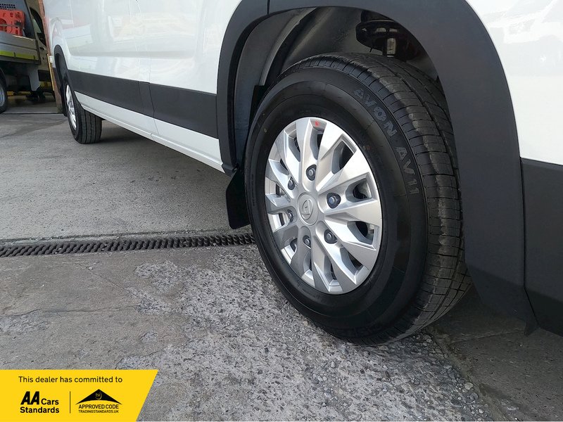 Maxus Deliver 9 LH FWD Lux - U1707