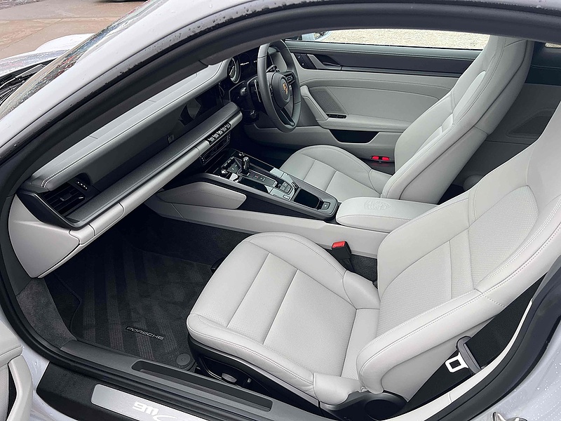 Porsche 911 T 992 Carrera T - U1811