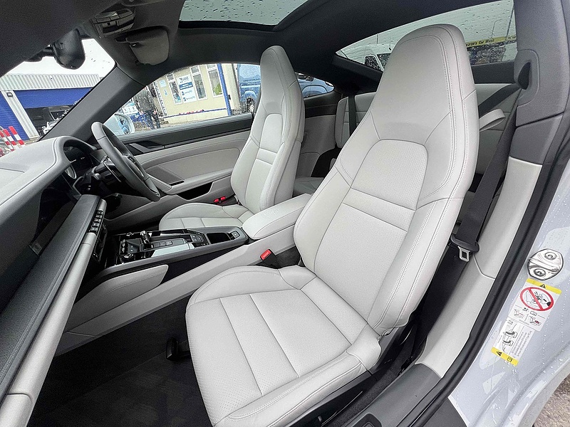 Porsche 911 T 992 Carrera T - U1811