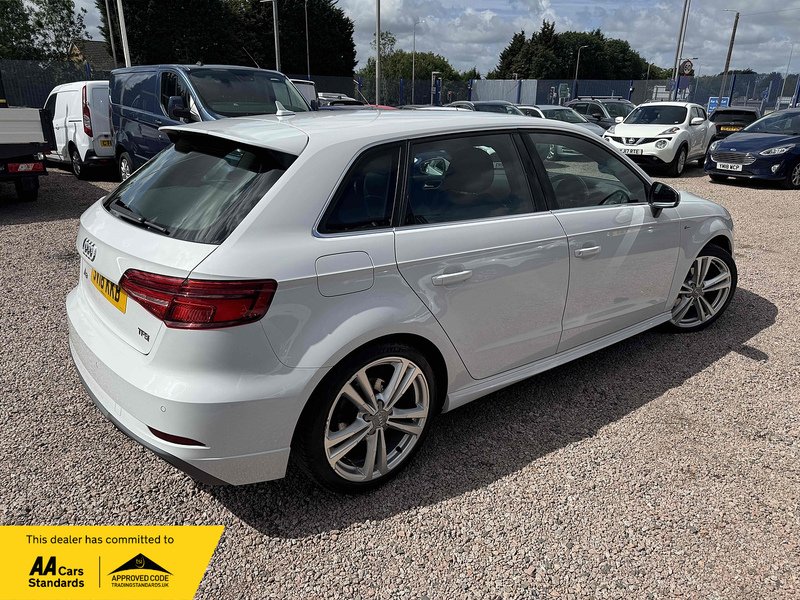 Audi A3 TFSI CoD S line - U2412
