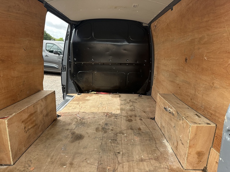 Volkswagen Transporter TDI T28 Highline - U2433