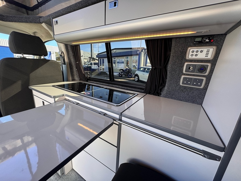 Volkswagen Transporter TDI T28 Highline Camper - U2433