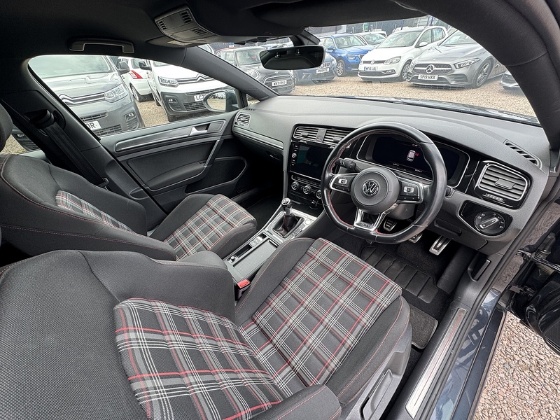 Volkswagen Golf TSI GTI - U2490