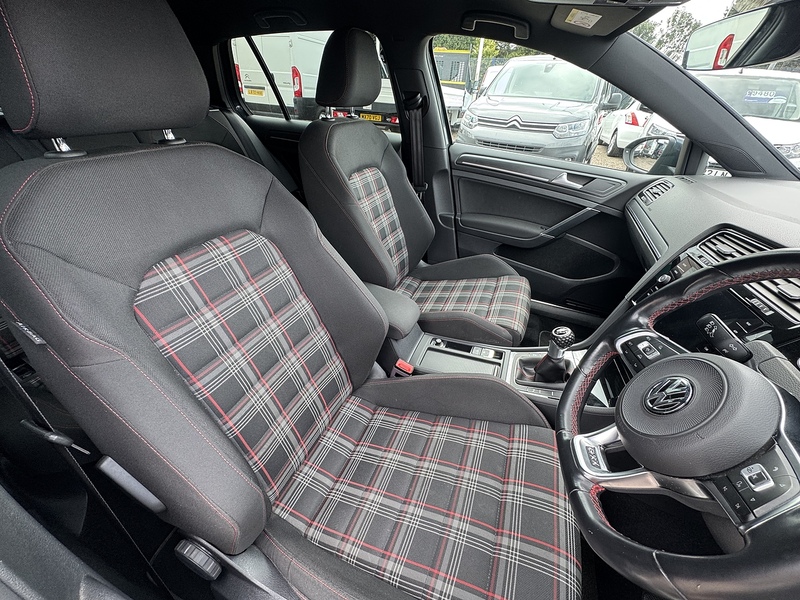 Volkswagen Golf TSI GTI - U2490