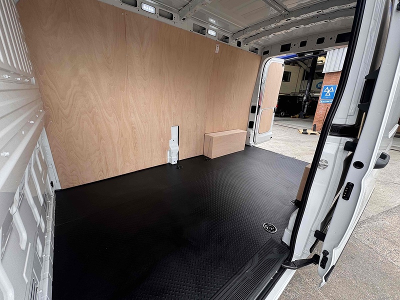 Maxus Deliver 9 LH Base FWD 150ps - U2526