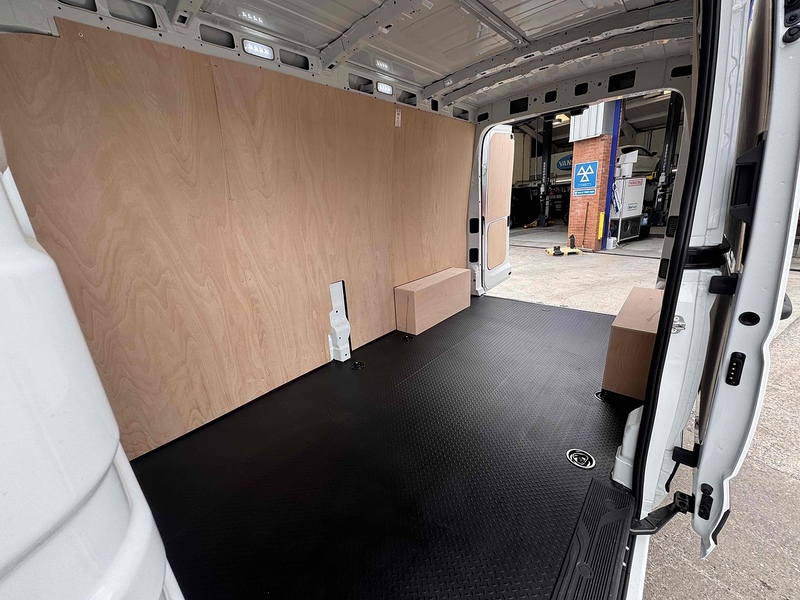 Maxus Deliver 9 LH Base FWD 150ps - U2526