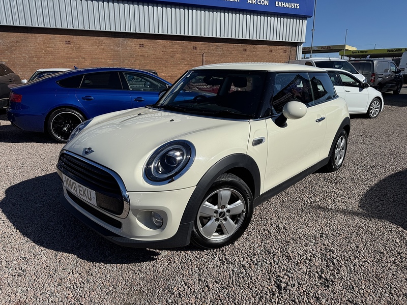 MINI Hatch Cooper - U2537