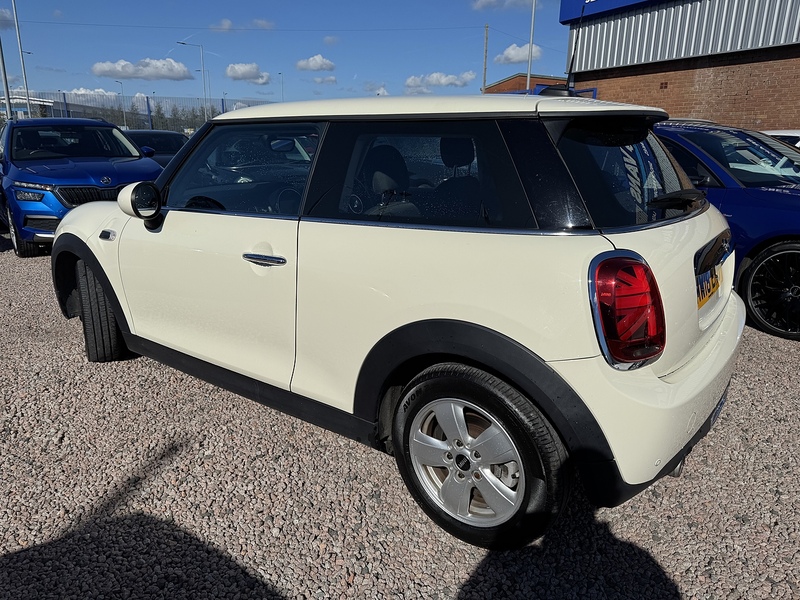 MINI Hatch Cooper - U2537