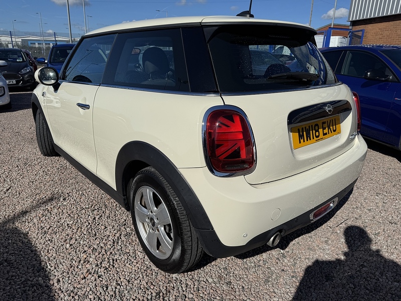 MINI Hatch Cooper - U2537