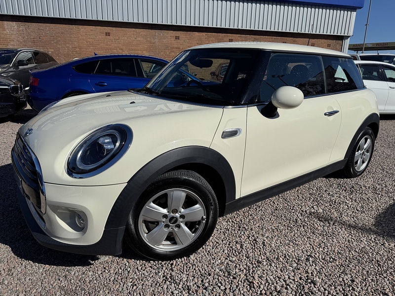 MINI Hatch Cooper - U2537