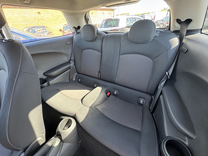 MINI Hatch Cooper - U2537