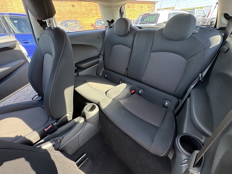 MINI Hatch Cooper - U2537