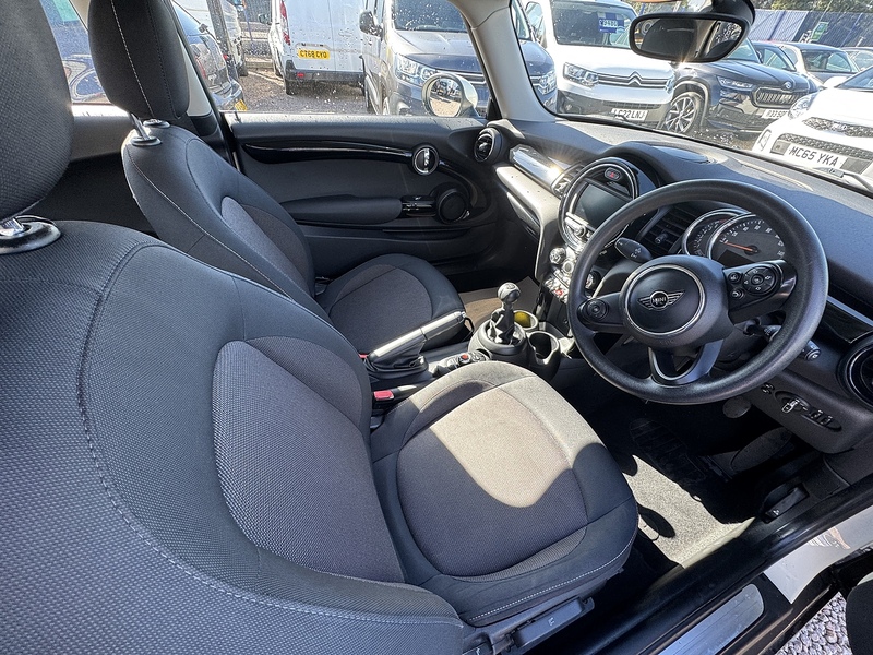 MINI Hatch Cooper - U2537