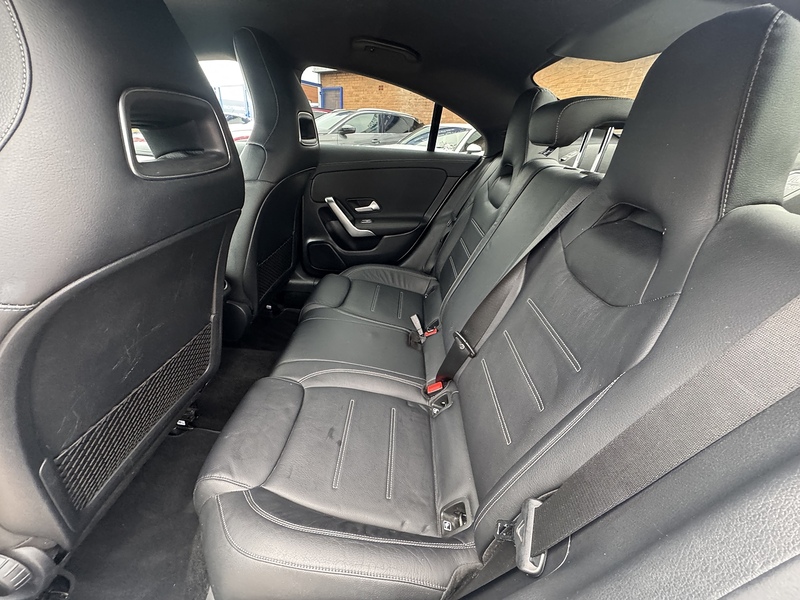 Mercedes-Benz CLA CLA200 AMG Line - U2562