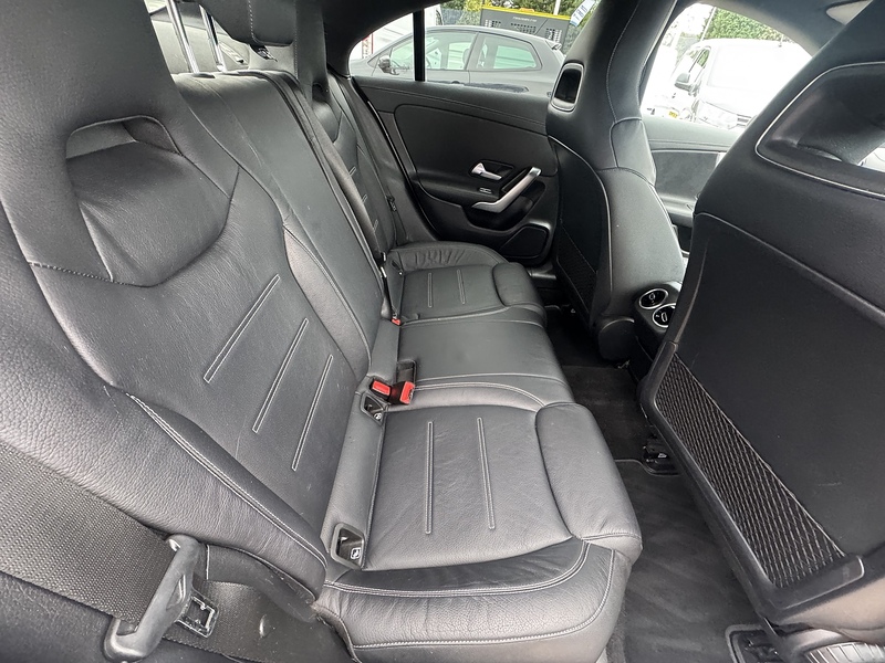 Mercedes-Benz CLA CLA200 AMG Line - U2562