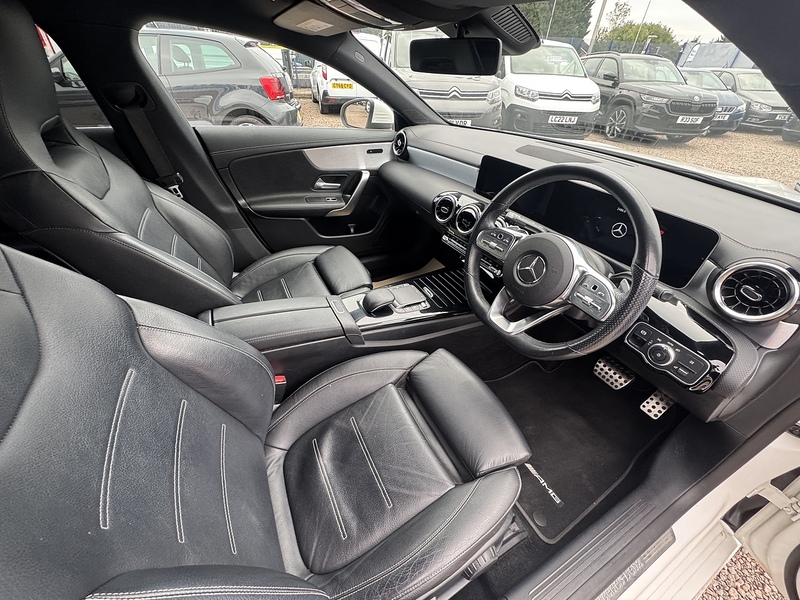 Mercedes-Benz CLA CLA200 AMG Line - U2562