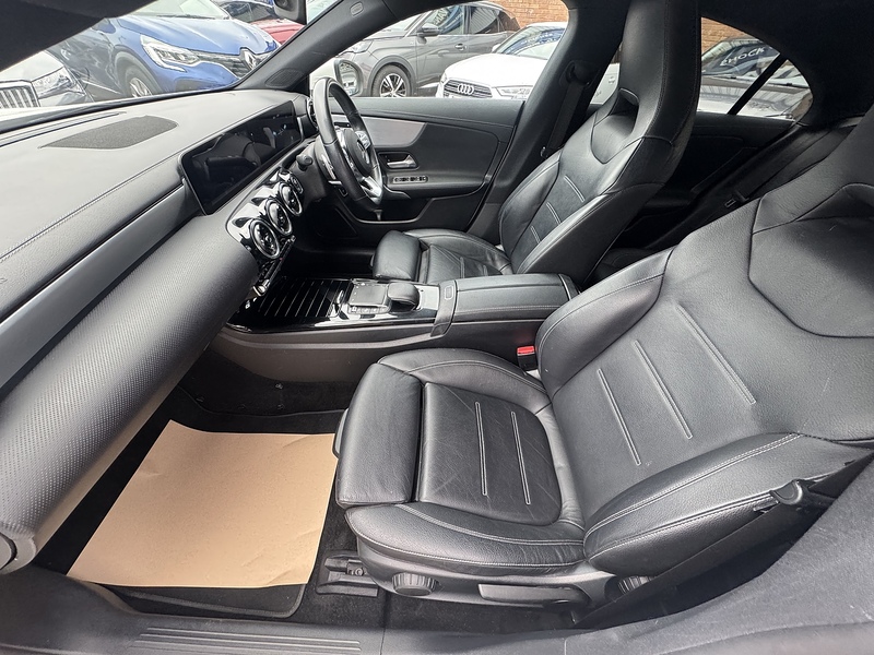 Mercedes-Benz CLA CLA200 AMG Line - U2562