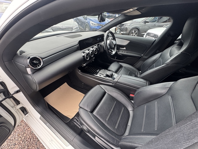 Mercedes-Benz CLA CLA200 AMG Line - U2562