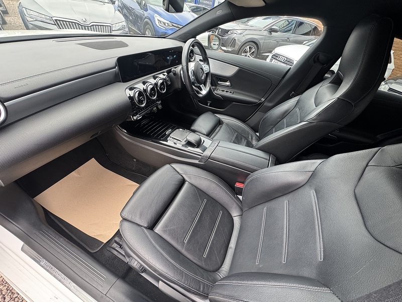 Mercedes-Benz CLA CLA200 AMG Line - U2562